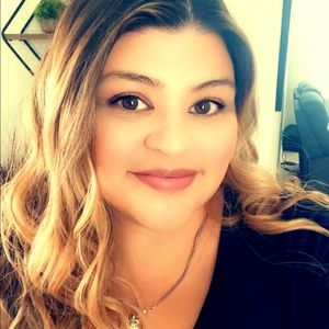 Meet your Posher, Delicia